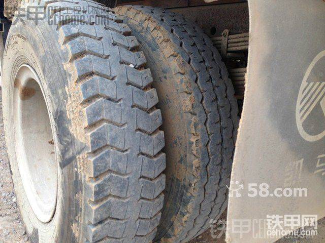 825-20鋼絲胎 看這花紋 車散了 輪胎都沒事