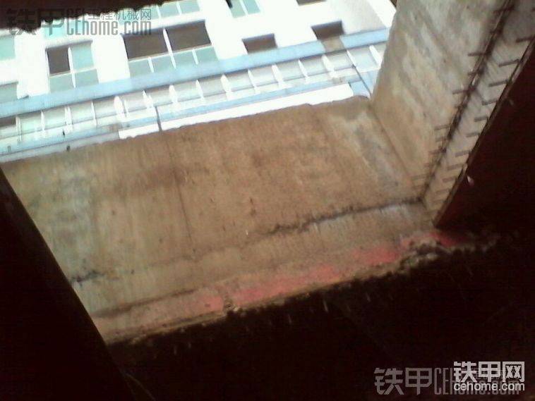 兩旁全是7層的樓！明天繼續(xù)往里挖！