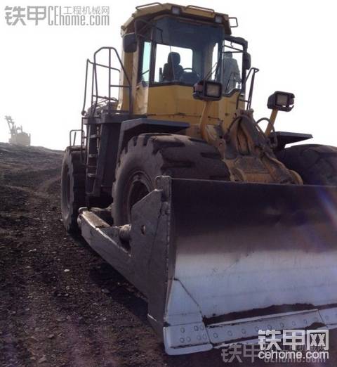 純進(jìn)口小松輪式推土機(jī)