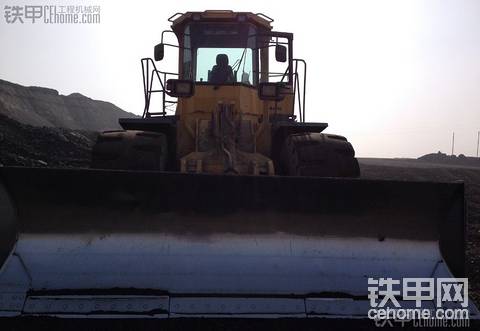 純進(jìn)口小松輪式推土機(jī)