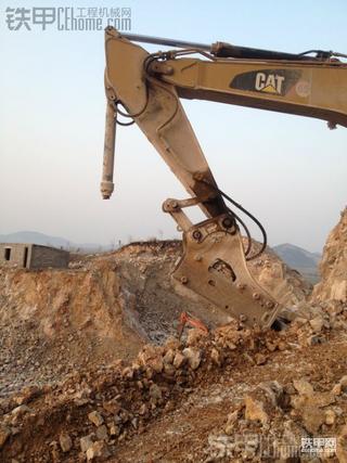 CAT336D  今天下午把铲斗油缸用断了！！！！！！！！！！！！！！