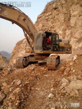 CAT336D  今天下午把铲斗油缸用断了！！！！！！！！！！！！！！