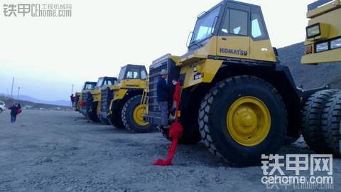小松HD785-7 親自駕駛及其部分詳圖。