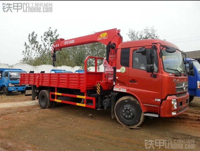 剛做好的三一貨車吊車，整車采用紅色，經(jīng)典大氣，非常好看