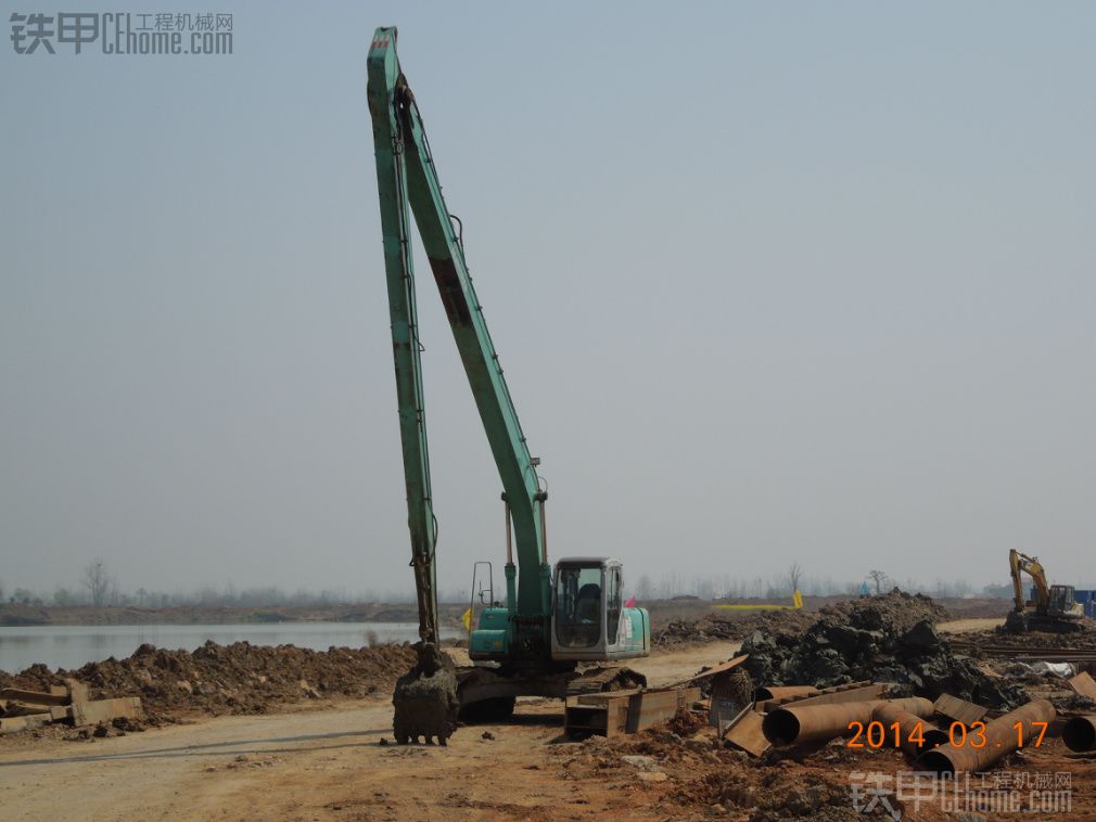 卡特 加藤 斗山 JCB 加長臂 水挖 壓路機 各種挖機大會戰(zhàn)