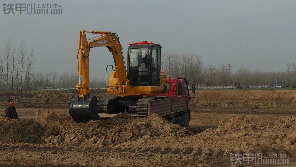 永工75挖掘机 2014年3月20号新机子提回家了