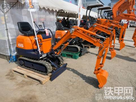 3月份日立挖掘機展示會