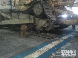 CAT  D10N推土机平衡梁更换过程