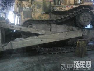 CAT  D10N推土机平衡梁更换过程