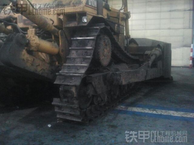 CAT D10N推土机平衡梁更换过程