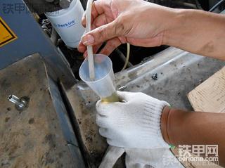 维特根福格勒摊铺机跟换喷油器