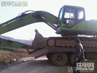 小松PC220-8挖掘機(jī)     徐挖XCG210-6挖掘機(jī)   拖車  礦山  貨場?。。? onerror=