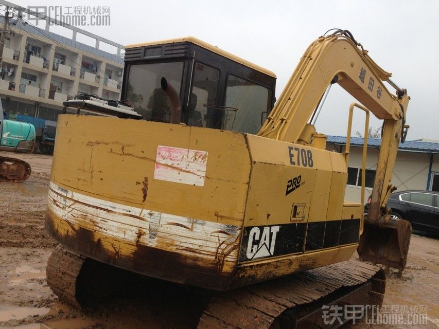 福建漳州出售卡特E70B挖掘机，原装油漆，18.8万