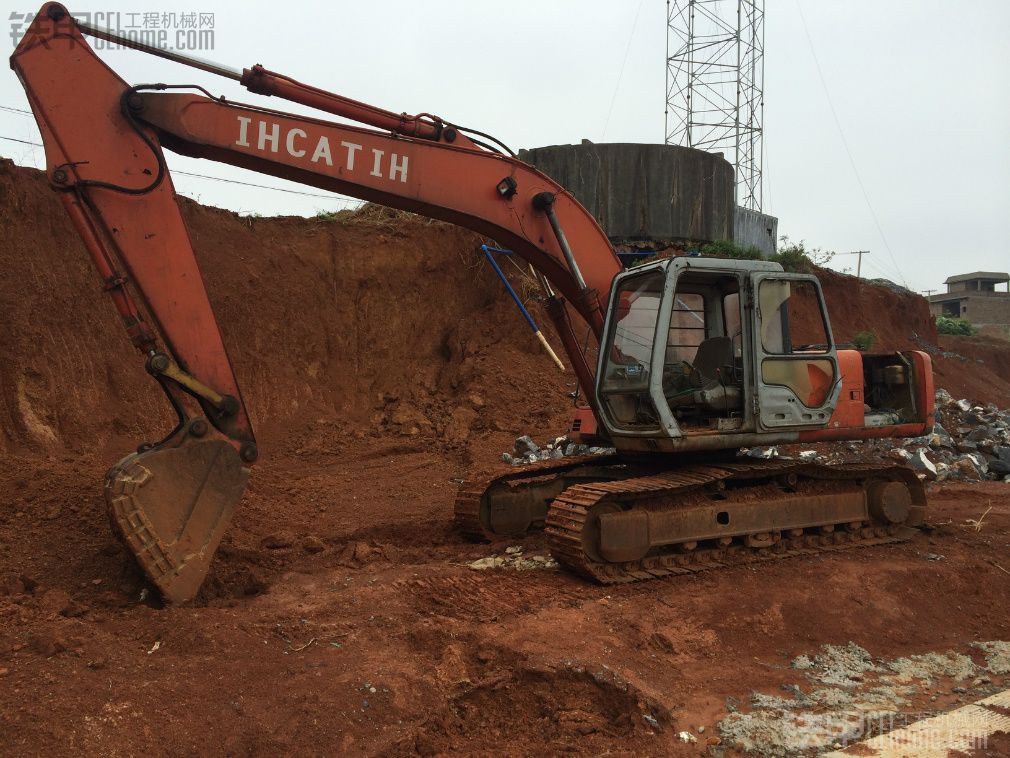 湖南郴州出售日立EX200-2A二手挖掘机