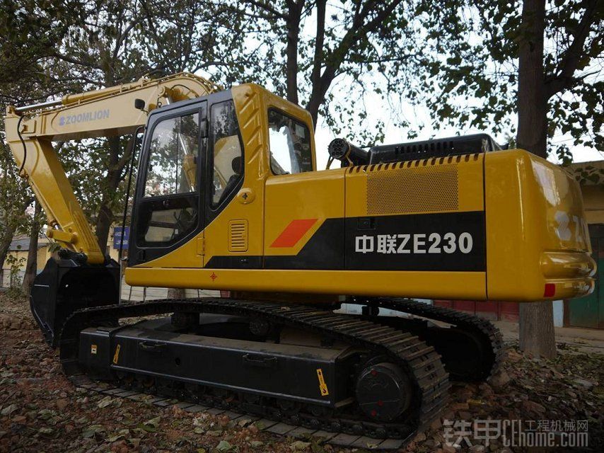 陕西渭南出售中联重科ZE230二手挖掘机，法院执行机，工作时间2900小时，低价出速度