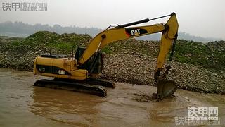 鐵甲鏟車之河壩漲水篇