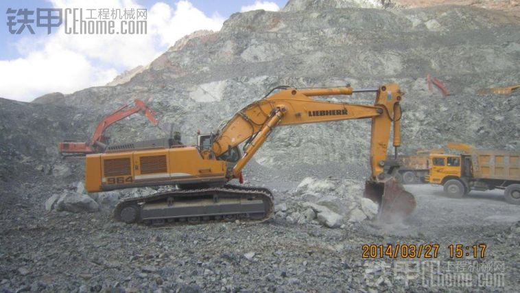 利勃海尔R964C挖掘机 在4500米的德尔尼铜矿