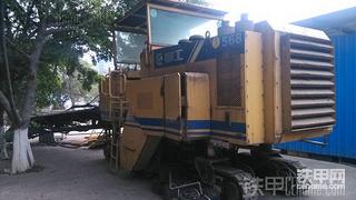 柳工2米铣刨机，100万，可以提供6个月保修。可以整车喷漆！不要保修，半价出售！