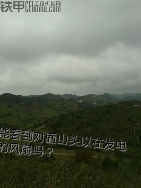 湖北利川七岳山風(fēng)利發(fā)電之挖掘機(jī)修道路