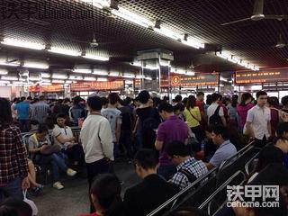 直播五一去深圳看挖机，唉…人满为患～