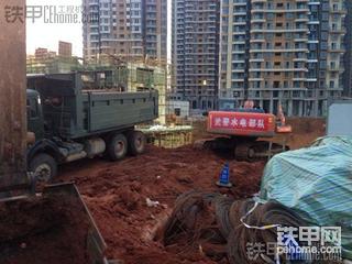 武汉江夏一工地地下溶洞塌陷 2人下落不明(图)