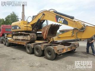 两台卡特320挖掘机各奔东西！双龙齐发！