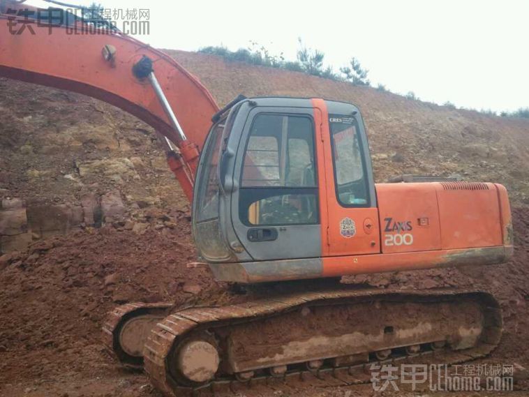 广西梧州出售日立200挖机