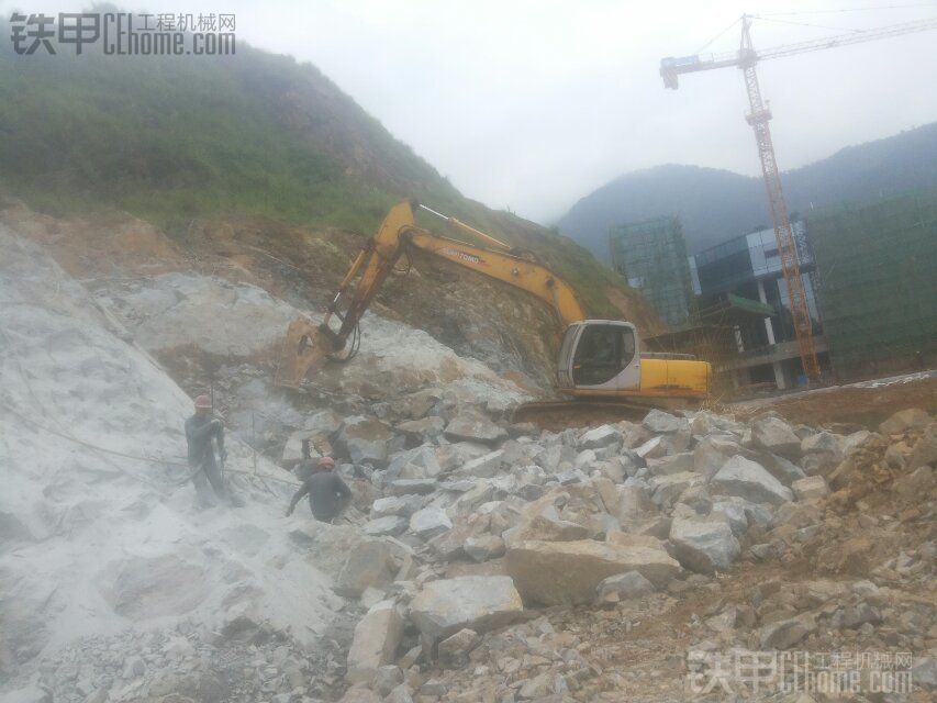 住友200-3,04年機(jī),8000小時(shí),帶炮35萬(wàn)