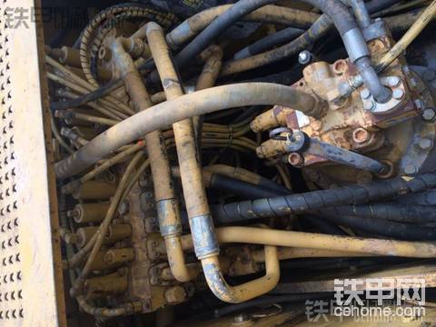 卡特 320C  挖掘機(jī)  9000小時  34萬