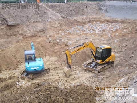 神鋼 SK60－C  挖掘機(jī)  1200小時(shí)  25萬