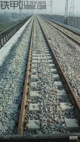 在鐵路搞，天天長(zhǎng)途跋涉，一走近倆小時(shí)，真擔(dān)心行走啊