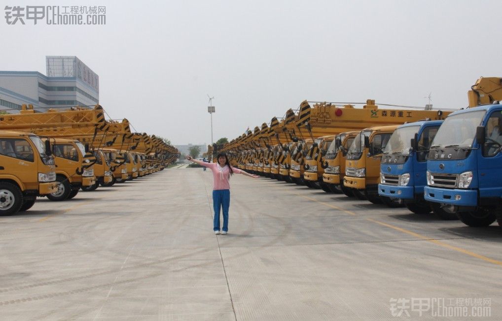 美女與吊車，這女的美嗎？