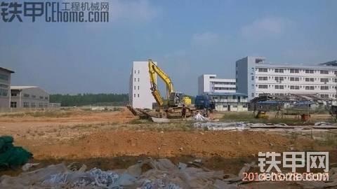今天工地來了一個(gè)住友200帶220的破碎感覺有點(diǎn)大
