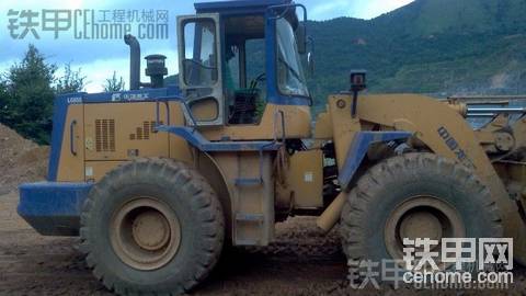 看看龍工850,現(xiàn)在開什么價(jià),08年6月份,做3500小時(shí)左右.