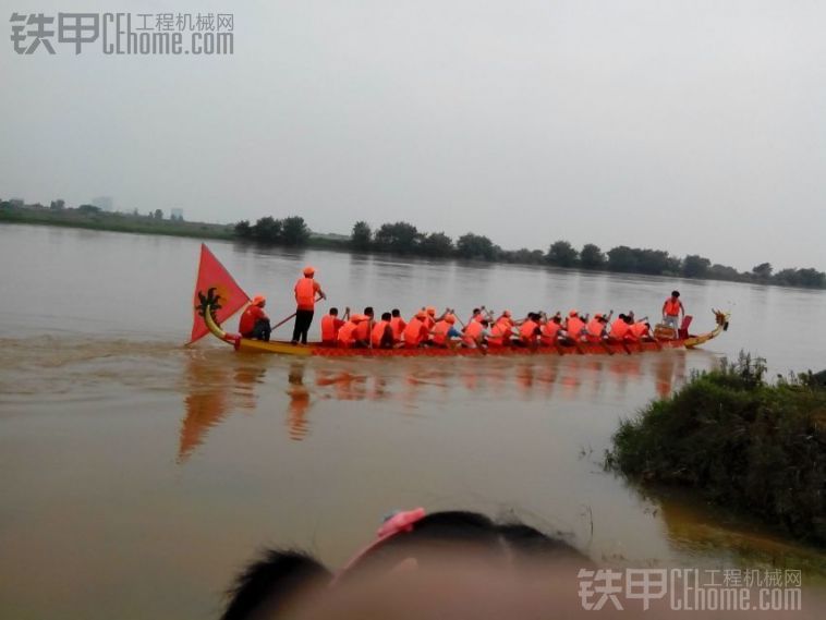 今天端午没活干，看划船去