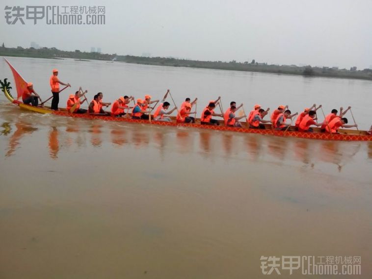 今天端午没活干，看划船去