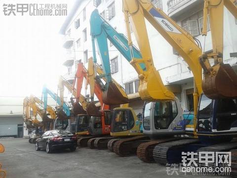 泰国二手挖掘机场，那其中之一个场。