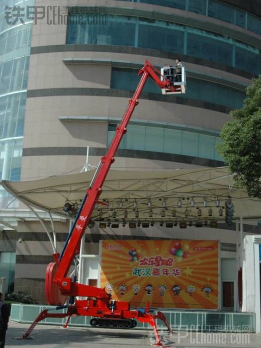 室内高空作业设备必备神器，蜘蛛型高空战甲车