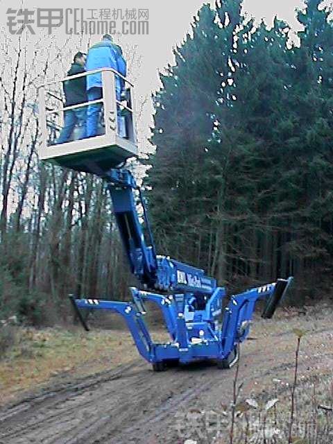 室内高空作业设备必备神器，蜘蛛型高空战甲车