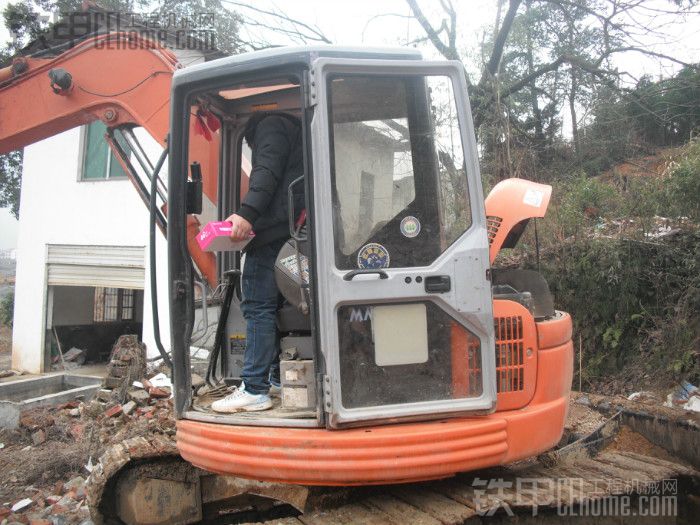 進口日立75挖掘機有沒有行走開關(guān)