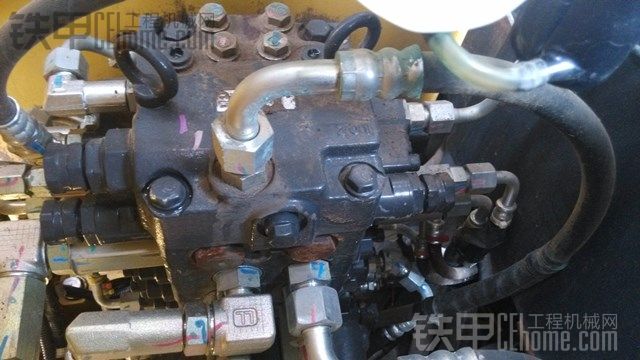 小松 56-7 挖掘機(jī) 3700小時 25萬 出售