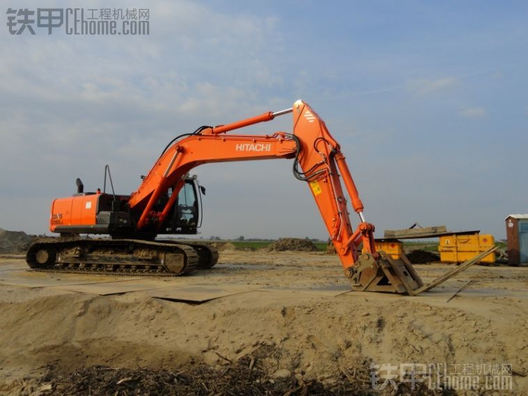 日立ZAXIS 250LCN-5B