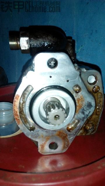 求购齿轮泵连接大泵的这一块，或者谁有坏的齿轮泵总成，小松78US -6