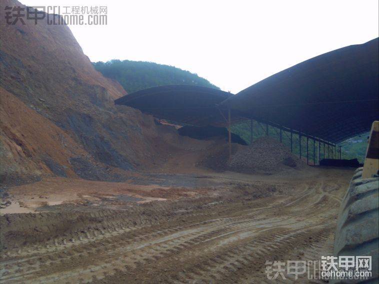 天晴了得把挖出来的图铲到这房子里堆起来下雨天备用