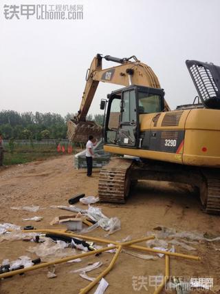 CAT329装的破碎锤现场实拍