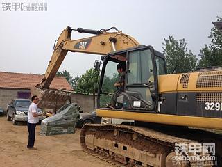CAT329装的破碎锤现场实拍