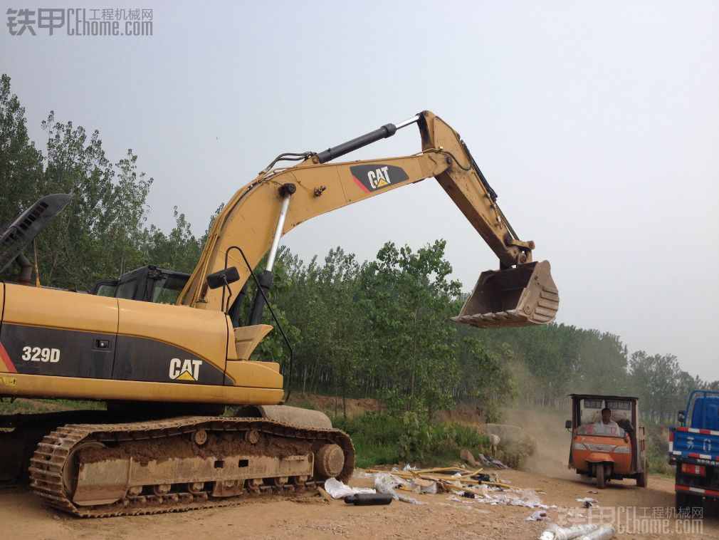 CAT329裝的破碎錘現(xiàn)場實拍