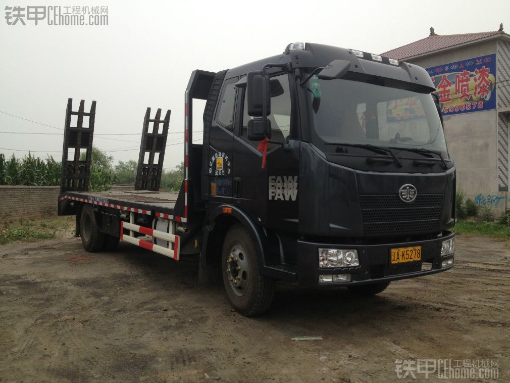 给大家看看我刚买的小挖拖车 全国少见解放小J6底盘