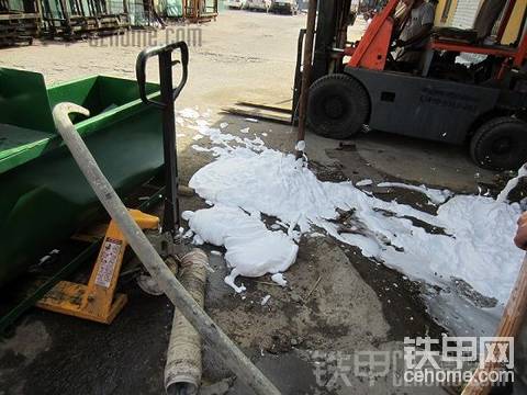 發(fā)泡機施工現場