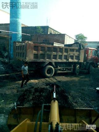 我的临工918装前四后四自卸车做业